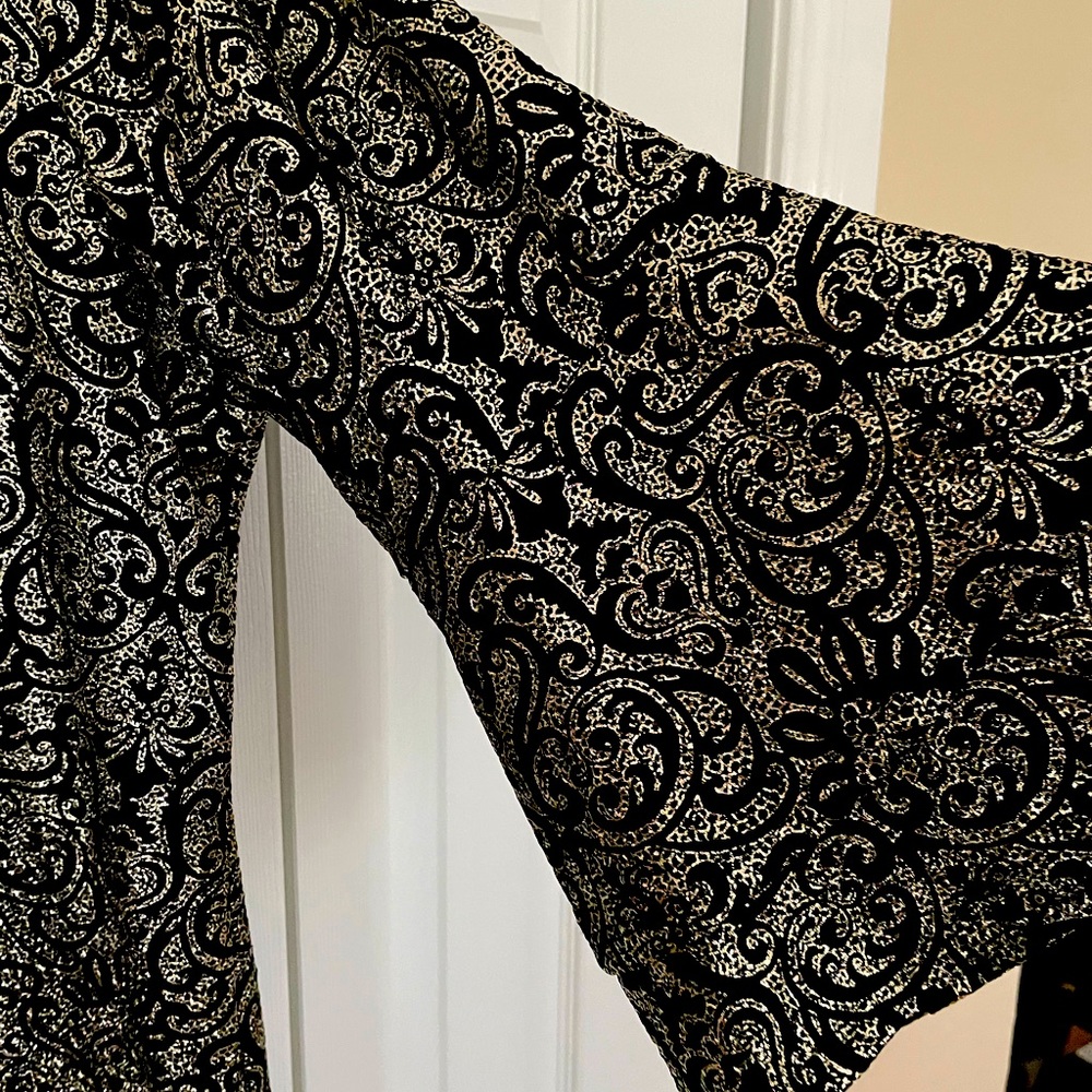 Women’s beautiful blouse. New with no tags.